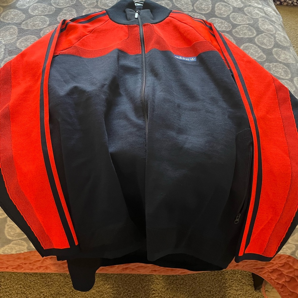 XL Addias men’s sweat suit limited
